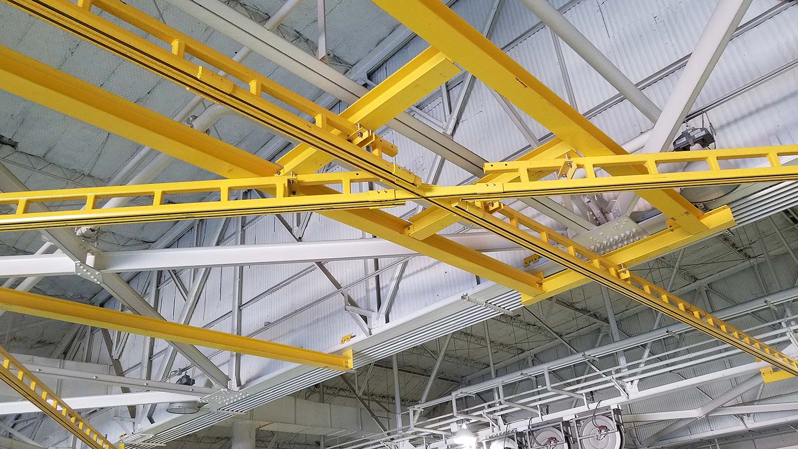 Fall Protection for Aircraft Hangars - Flexible Lifeline Systems