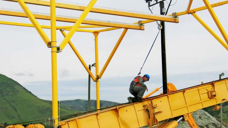 Portable Horizontal Rail Fall Protection | Flexible Lifeline Systems