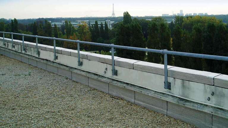 Protective Railing Structure Rooftop Parapet Safety Railing- Flexible Lifeline Systems